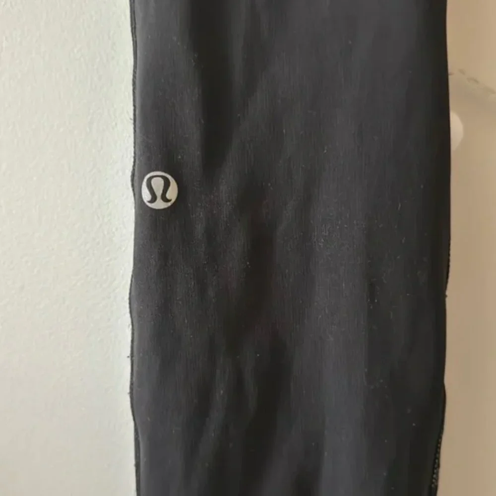 - Lululemon reflective running leggings, white stripes GUC size 6, 93 cm 3…